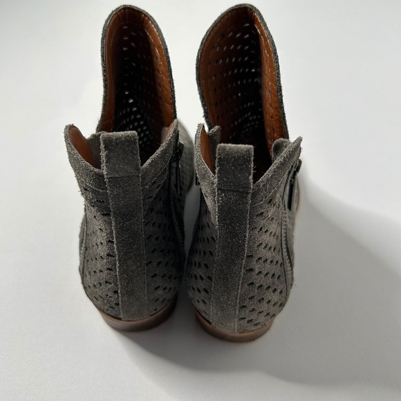 Womens Lucky Brand Gray Suede Leather Perforated Ankle Booties Boots - Picture 5 of 7